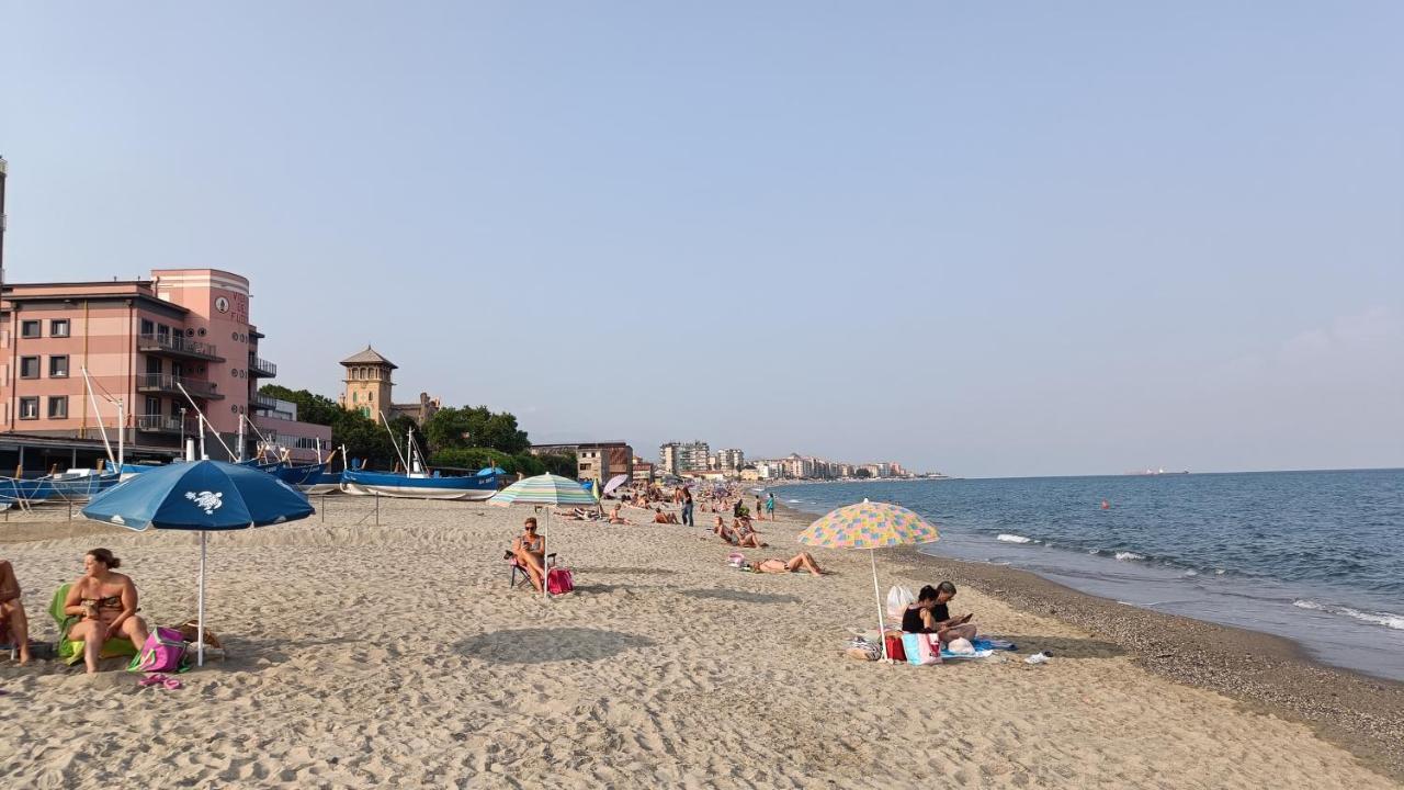 Karina, To The Beach With Terrace And Private Parking Savona Luaran gambar