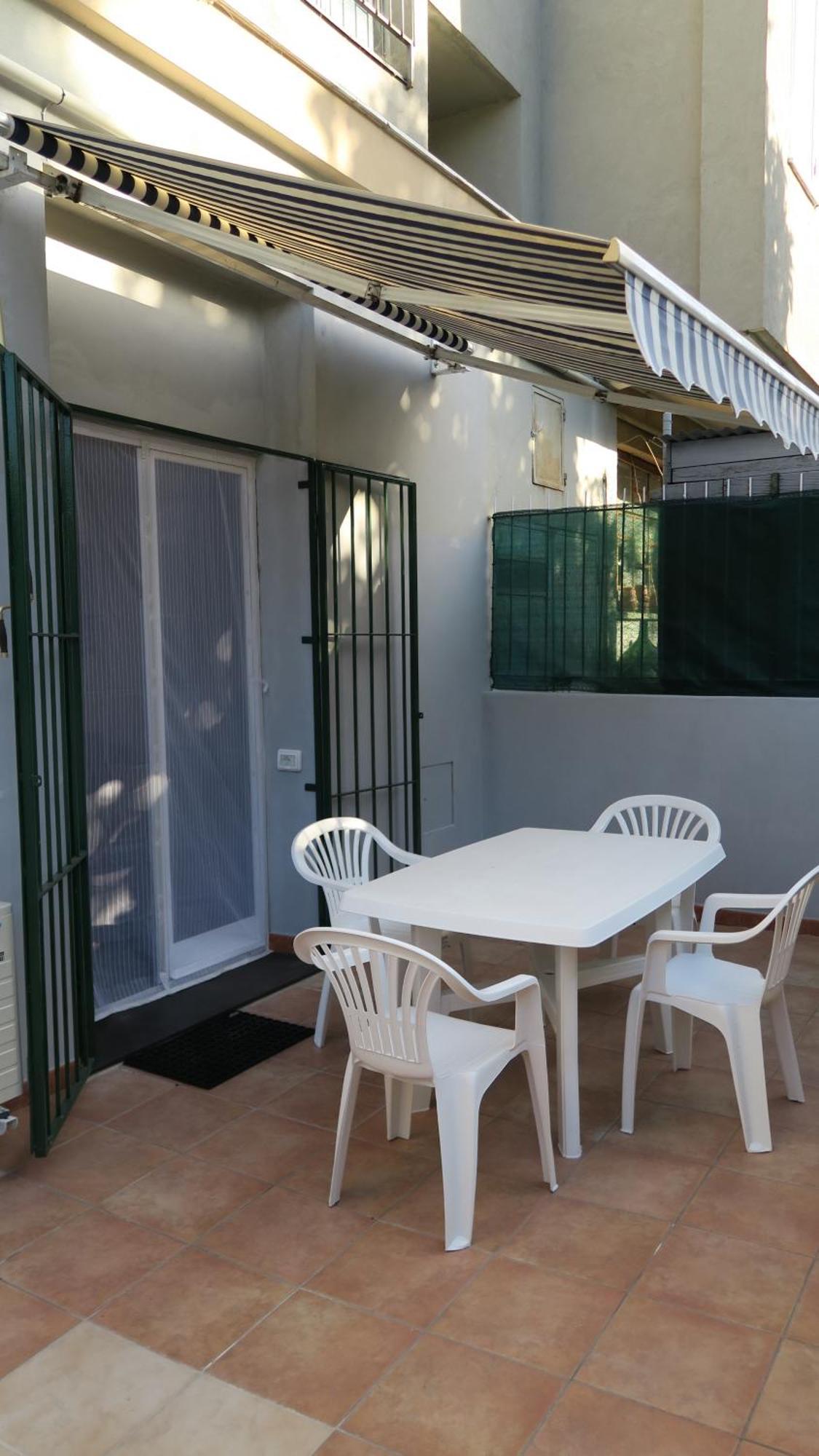 Karina, To The Beach With Terrace And Private Parking Savona Luaran gambar